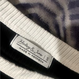 Haley & June small crop top ⚫️⚪️made in Indonesia